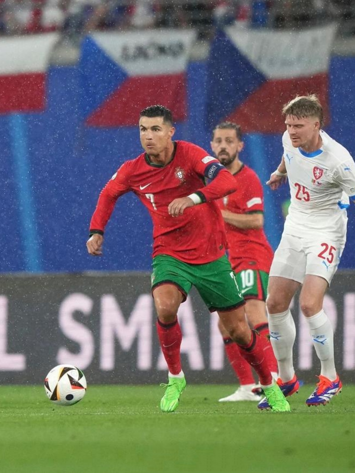 葡萄牙球员在比赛中赢得了关键胜利并取得胜利的简单介绍