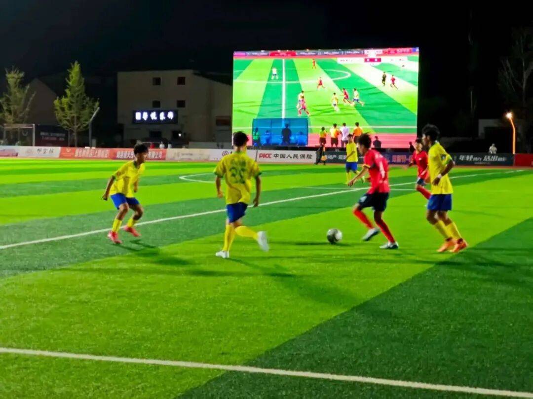 包含点燃赛场热情，球员们尽展身手的词条