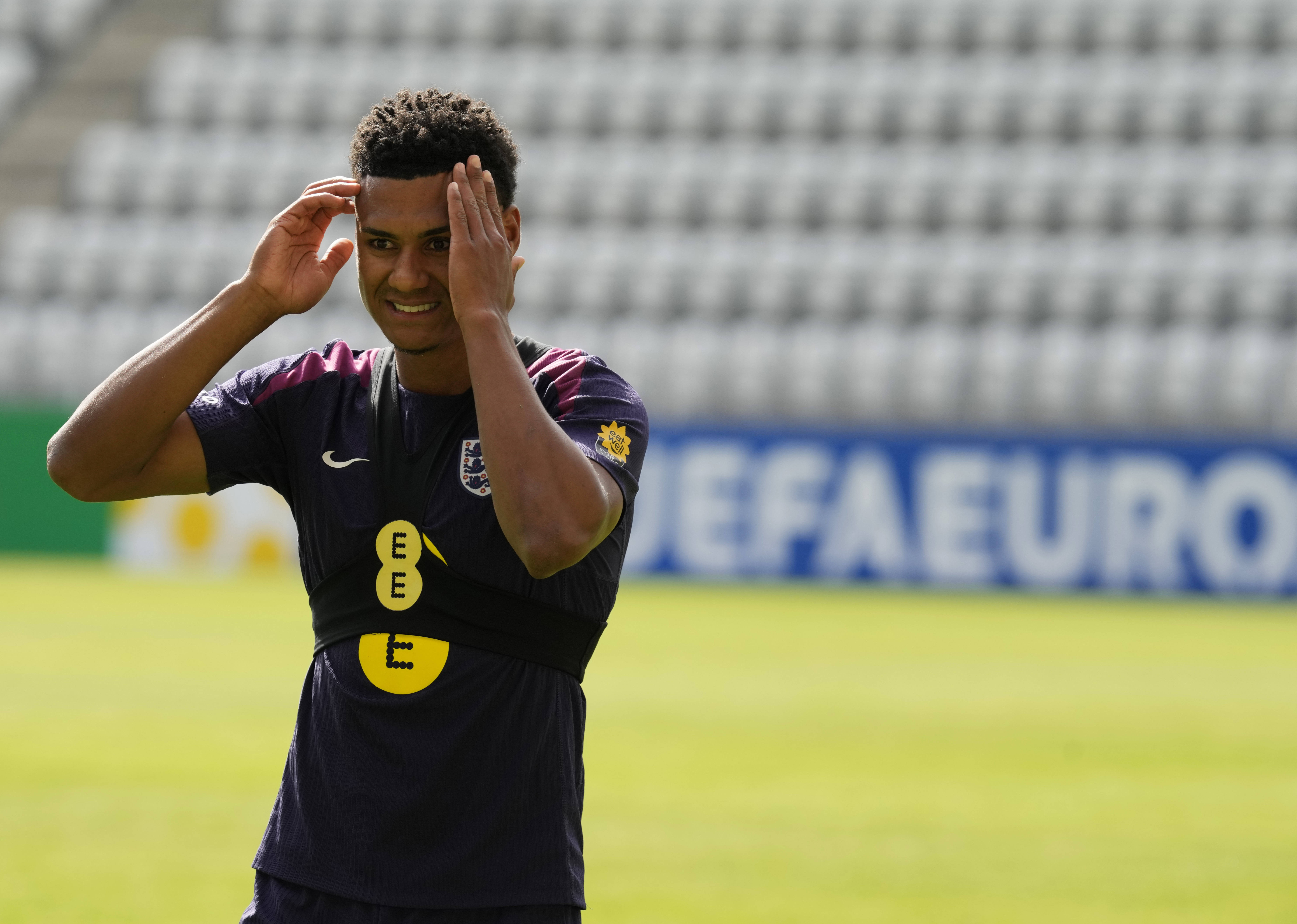 英格兰球员受伤将缺席下一场比赛的简单介绍