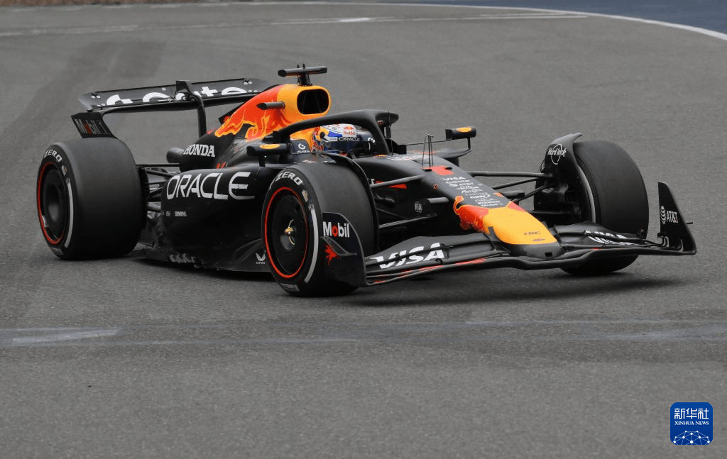 红牛车队鏖战法拉利,塞恩斯状态火热 红牛车队鏖战法拉利,塞恩斯状态火热