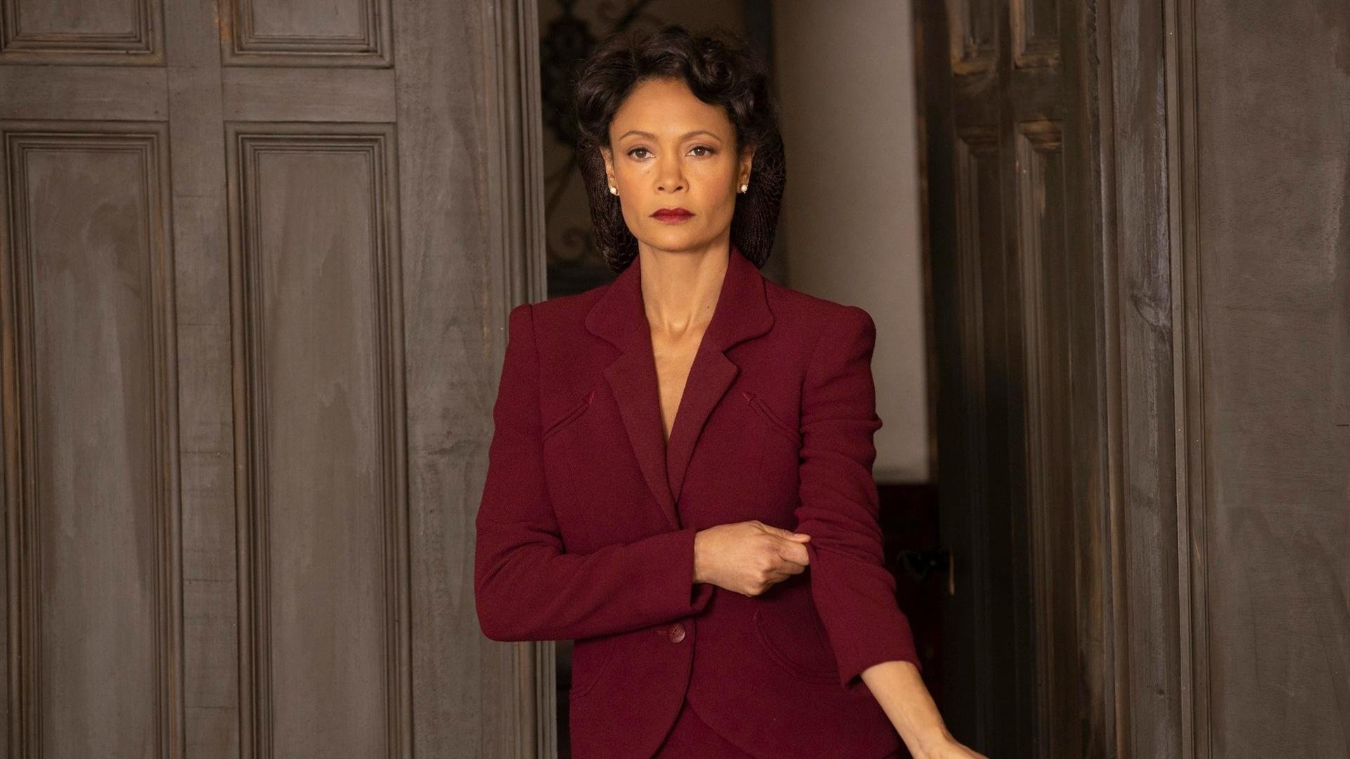 巨星光芒与铁血洪流，一个欧洲足球之夜的两种胜利法则