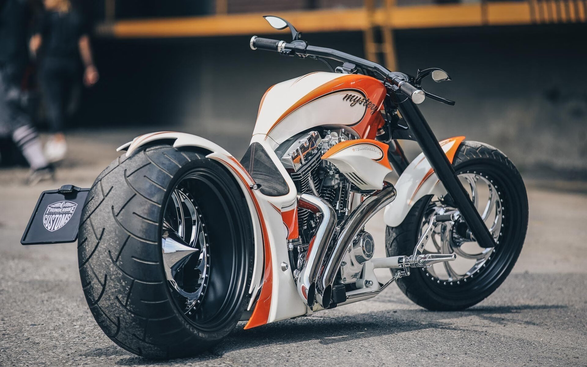 历史的回响，两场胜利与核心的当代解构